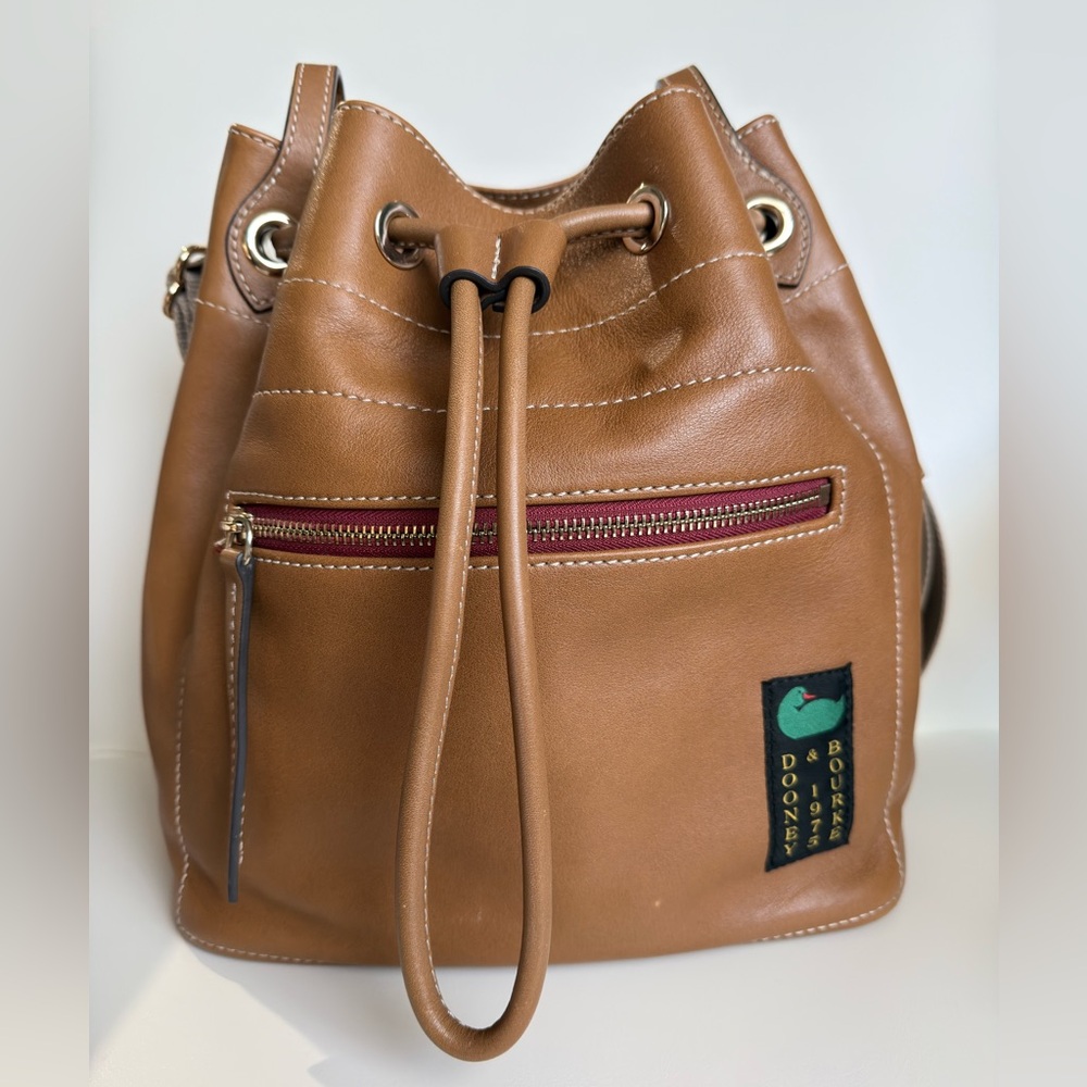 ✨ Dooney & Bourke Penrose Drawstring Leather Bucket bag in Caramel